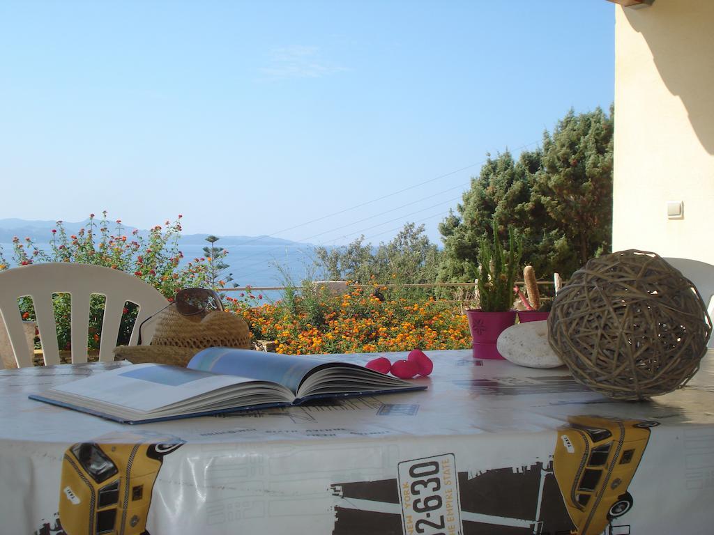 Residence Arinella Farinole Pokoj fotografie