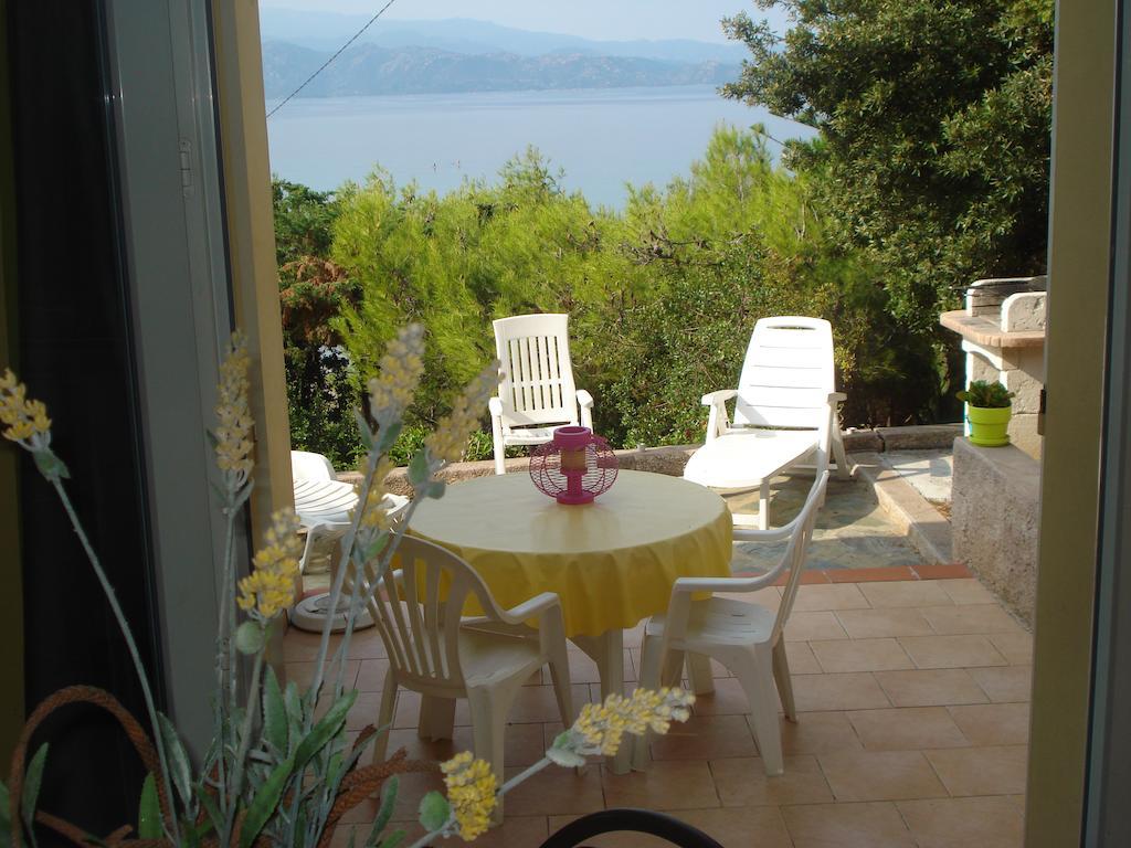 Residence Arinella Farinole Pokoj fotografie